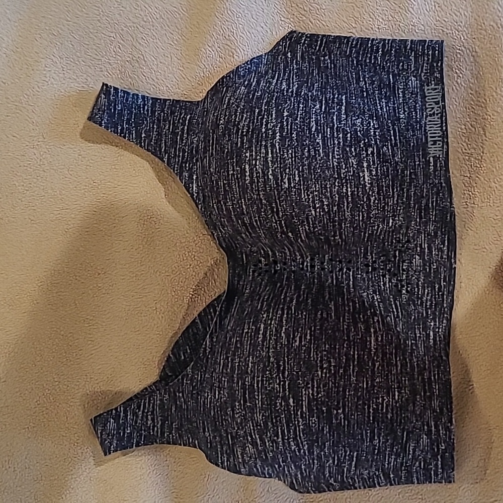 36dd Victoria Secret sports bra!